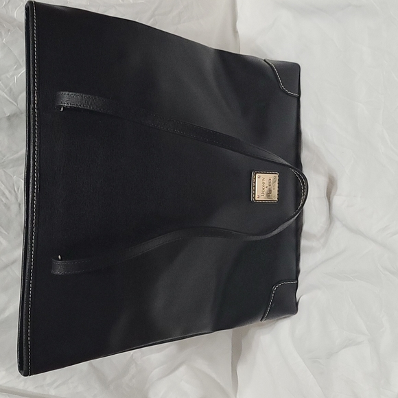 Dooney & Bourke Handbags - Dooney & Bourke leather bag